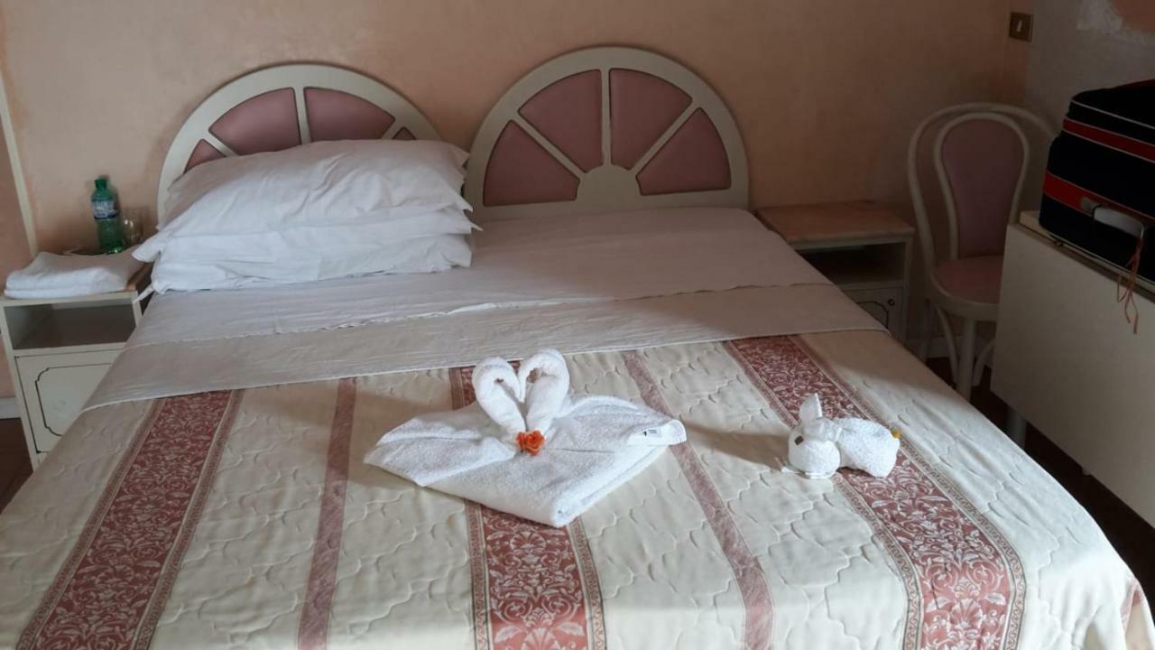 Hotel Residence Maria Grazia Rimini Buitenkant foto